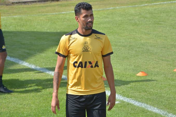 Apesar do rebaixamento, lateral vê ano positivo e quer seguir no Criciúma 2 0002050435093 img