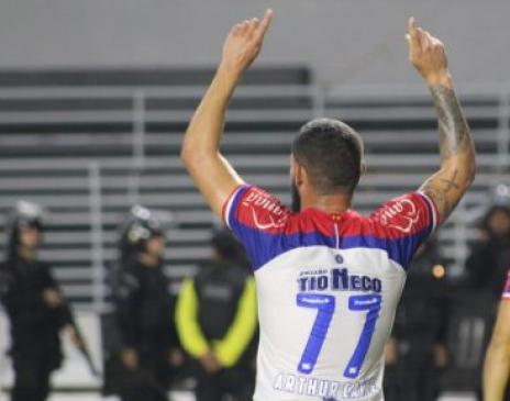Arthur Caíke foi expulso e atrapalhou Bahia
