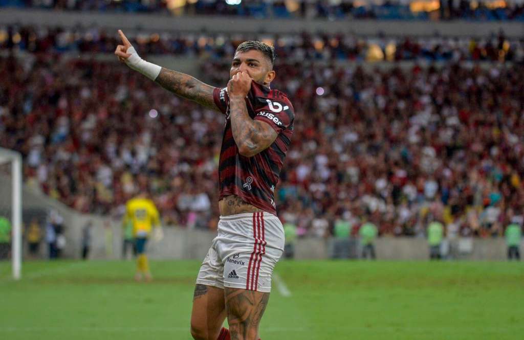 Gabigol comemora o gol marcado na goleada do Flamengo sobre o Avaí