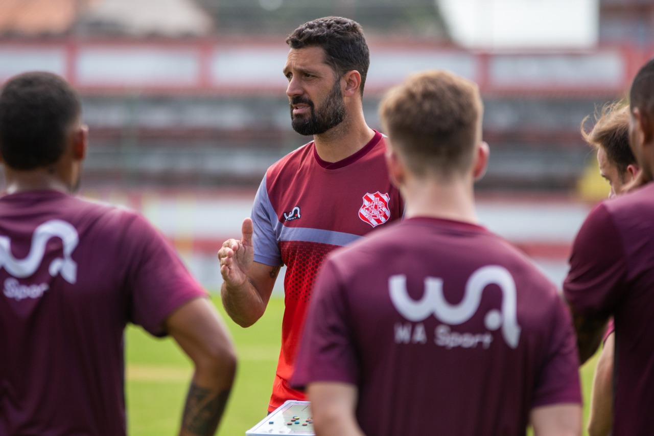 Carioca: Focado e com paciência, Eduardo Allax faz pré-temporada no Bangu