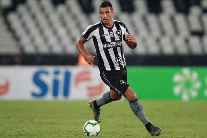 Pernambucano: Sport acerta com meia uruguaio e abre portas para Diego Souza