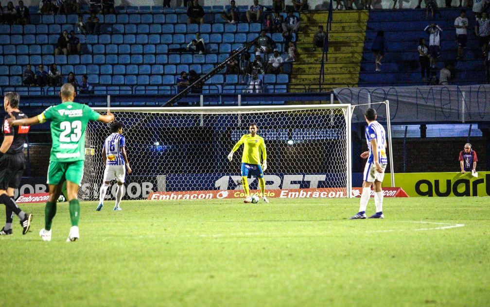 Catarinense: Avaí “perde” goleiro para o Santos e monitora ex-lateral da Ponte