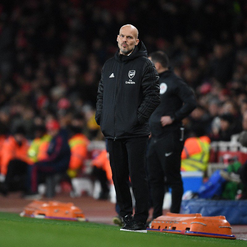 Inglês: Liderado por Edu Gaspar, Arsenal procura técnico para superar crise