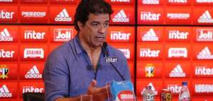 São Paulo acerta a permanência de dirigente contestado para a próxima temporada