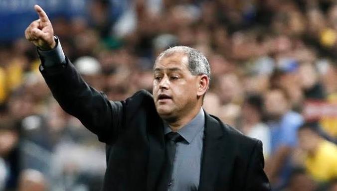 Arce diz que continuará no Paraguai