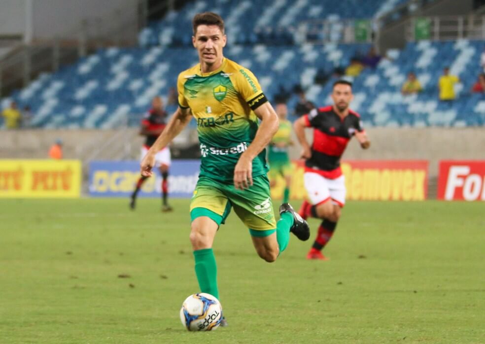 Rival da Série B dá chapéu no Guarani e fecha com volante do Cuiabá