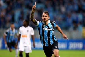 Grêmio não renova com ex-atacante do Flamengo e mais dois