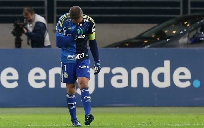 Torcida ataca diretoria do Palmeiras após adeus de Prass: “Presidente banana”