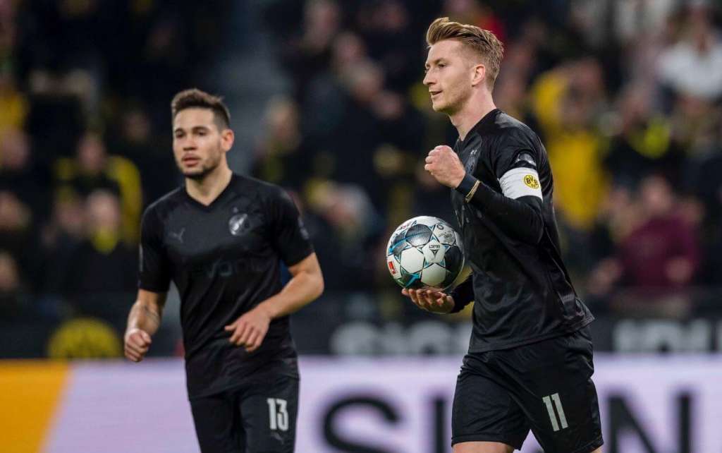Reus comemora um dos cinco gols do Borussia Dortmund
