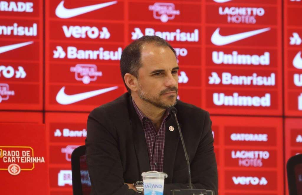 O Internacional anunciou a permanência de Rodrigo Caetano
