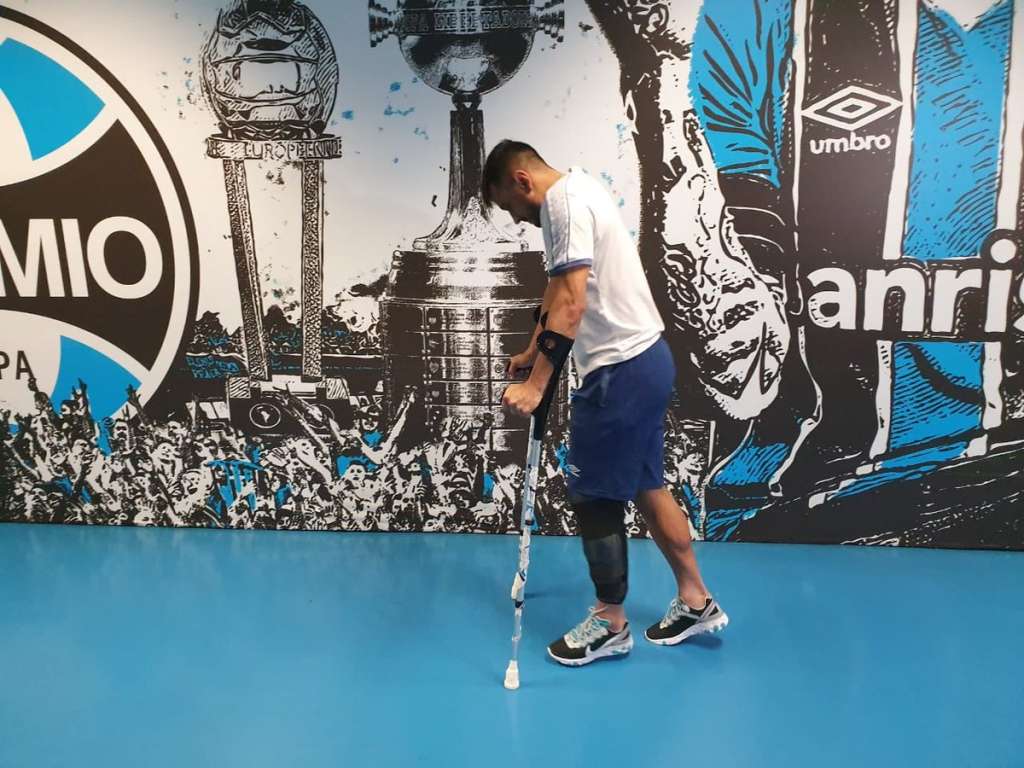 Robinho será operado e deve desfalcar o Cruzeiro por até seis meses