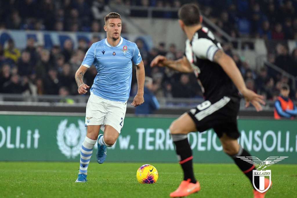 Juventus perde invencibilidade para Lazio e mantém Inter na ponta