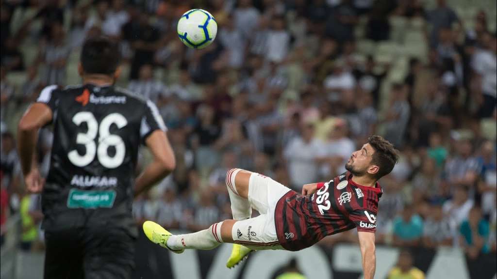 Deu o óbvio! Gol de bicicleta de Arrascaeta é eleito 'gol mais bonito' do Brasileirão