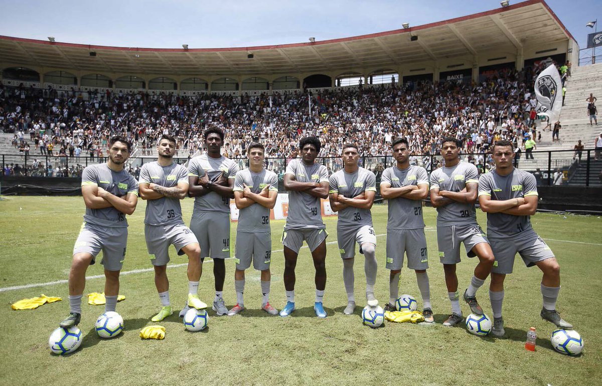Vasco aproveita partida contra a Chapecoense para fazer festa no Maracanã
