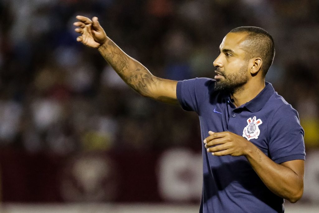 Corinthians recebe o Fluminense na ‘despedida’ de Coelho