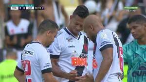 Pedra, papel ou tesoura: Jogadores do Vasco decicem quem bate falta no Jokenpô