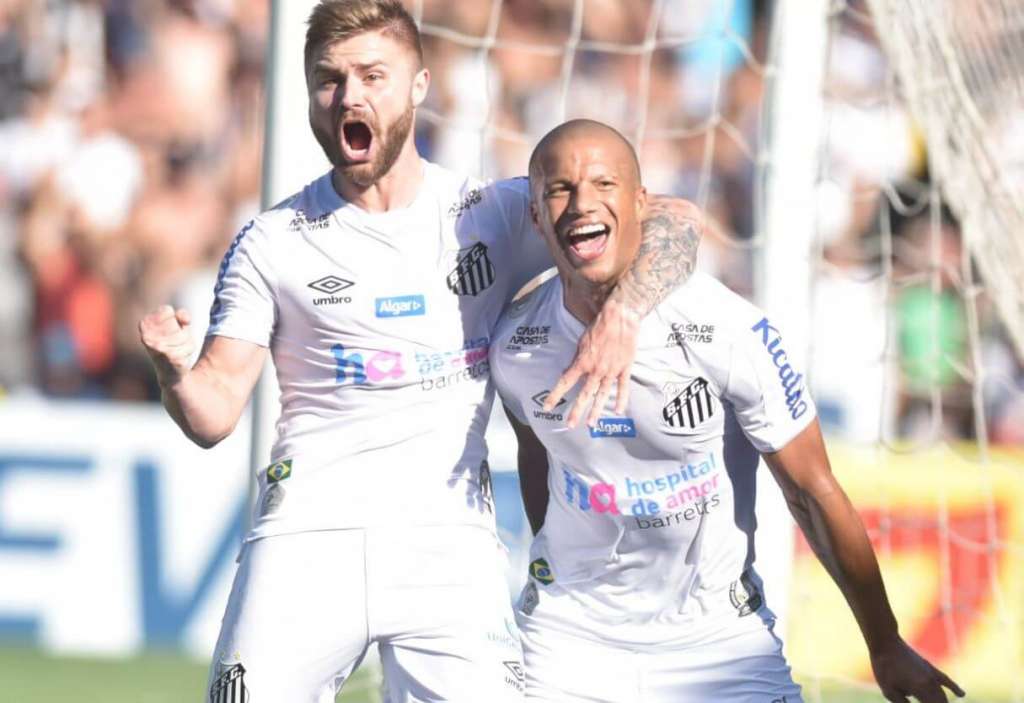 Sanchez marcou dois gols e Sasha também deixou sua marca na goleada do Santos