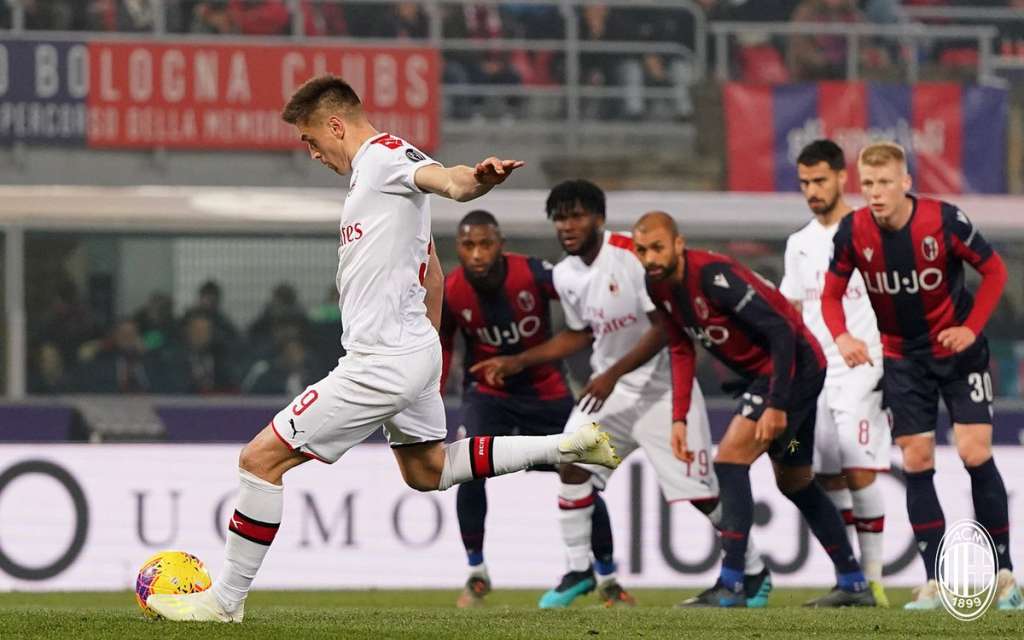 Milan vence fora o Bologna e chega à 10.ª colocação