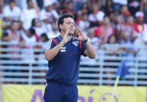 Diniz elogia postura dos meninos do São Paulo em Maceió: 'Time cascudo'