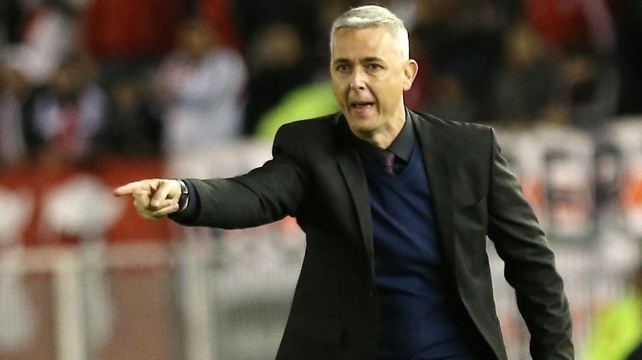 Tiago Nunes recebe carta branca para decidir jogadores que ficam no Corinthians