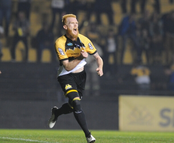 Catarinense: Criciúma renova contrato com volante e atacante