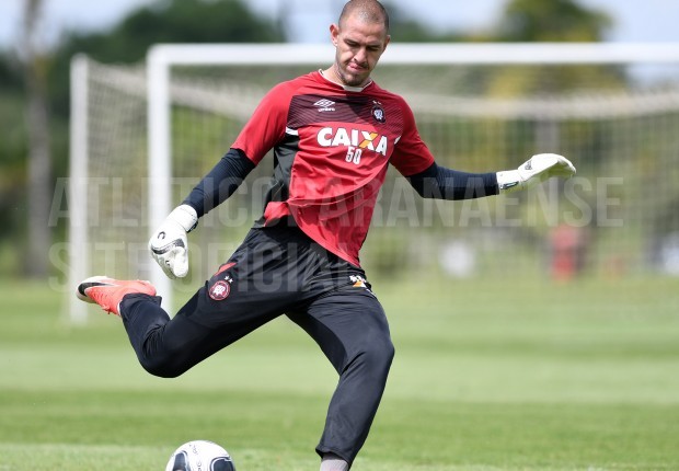 Após retorno de atacante da Ponte, Água Santa confirma goleiro do Athletico-PR