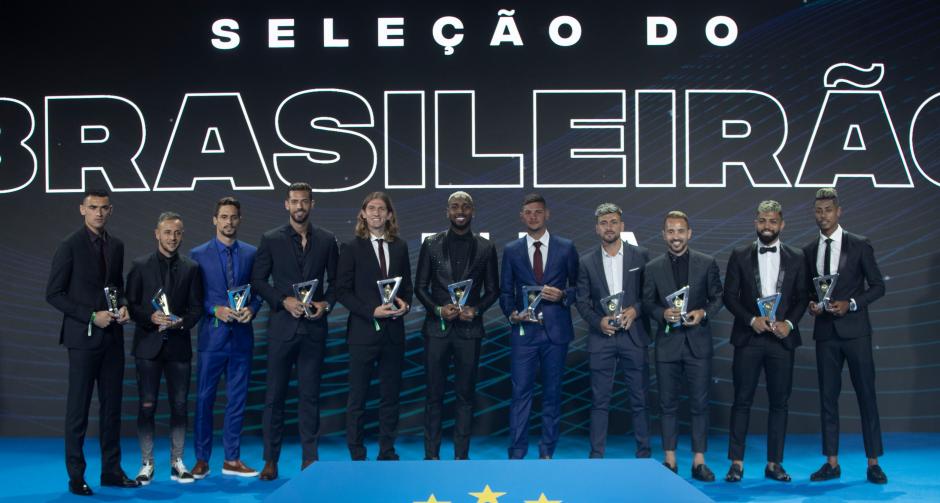 Com nove jogadores e técnico, Flamengo domina também o Prêmio Brasileirão