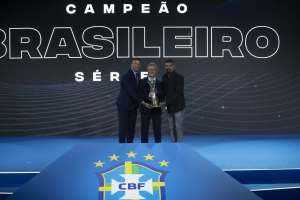 Em festa de premiação do Brasileirão, Brusque é homenageado por título da Série D