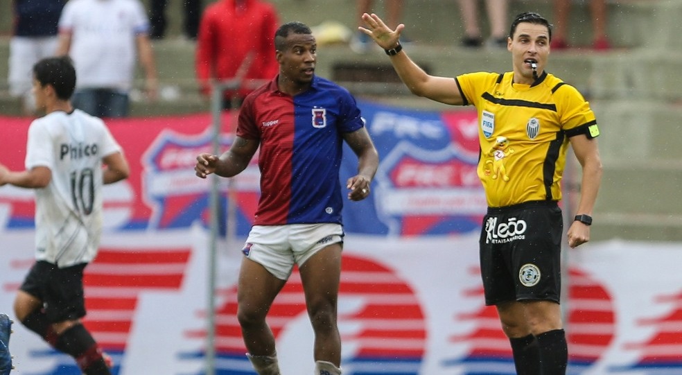 Paulistão: Ex-lateral de Santos, Paraná e Atlético-MG confirma interesse da Ponte Preta