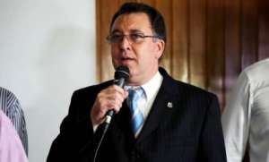 Postura de Peres gera dúvida sobre transparência no Santos, diz Marcelo Teixeira