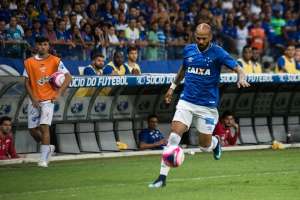 Ex-volante da Ponte cobra R$ 2 milhões do Cruzeiro na Justiça