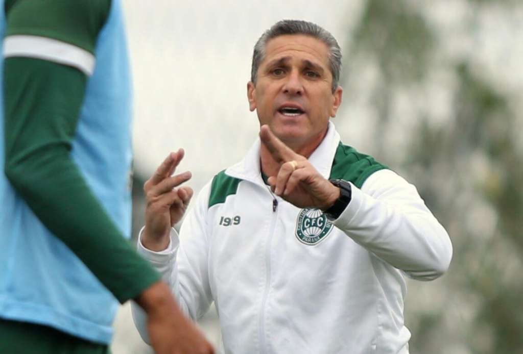 Coritiba espera fechar a renovação com Jorginho para focar na montagem do elenco (Foto: Site Oficial Coritiba)