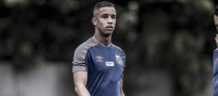 Corinthians entra em disputa com Palmeiras por lateral ex-Flamengo que estava no Santos