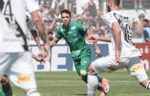 De saída do Guarani, lateral entra na mira de rivais da Série B