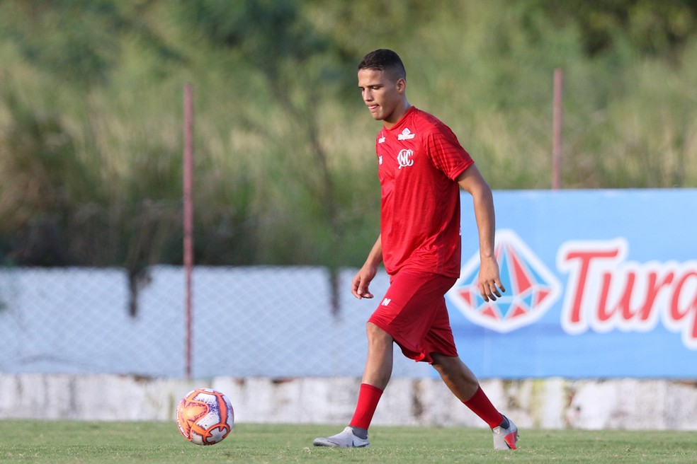 Gigante brasileiro encaminha acerto com revelação que conquistou Série C pelo Náutico