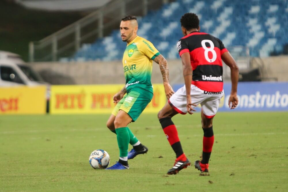 Time do Brasileirão frustra Guarani e contrata ex-volante da Ponte