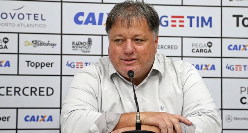 Palmeiras se aproxima de dirigente que contratou Seedorf e Loco Abreu para o Botafogo