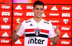 São Paulo e Santos acertam troca de meia e atacante em definitivo