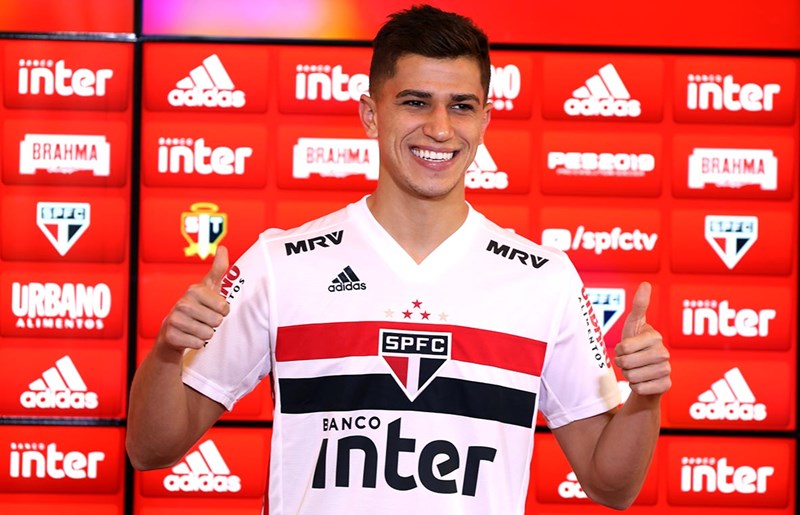 São Paulo e Santos acertam troca de meia e atacante em definitivo