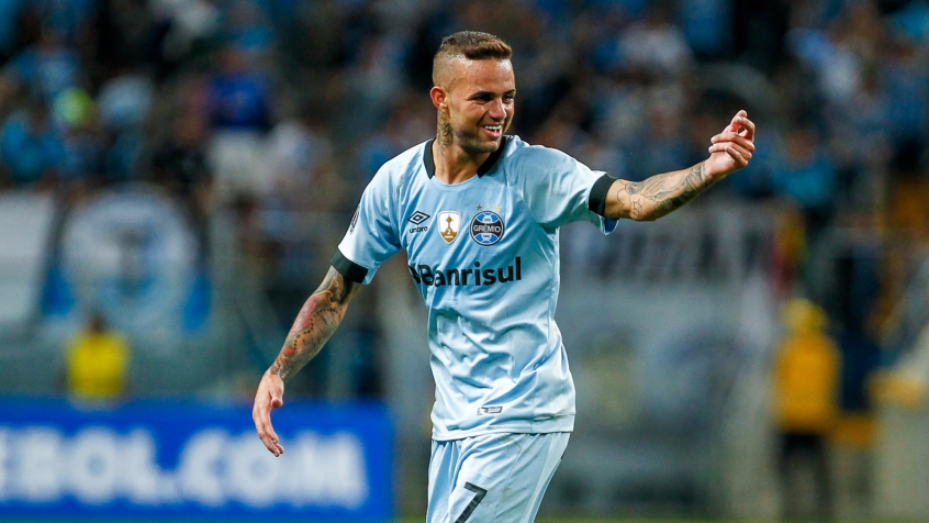Grêmio descarta troca de Luan por meia do Corinthians e pede Fagner