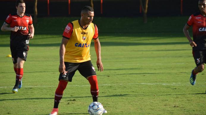 Goiano: Vila Nova tira volante de rival e anuncia mais dois reforços