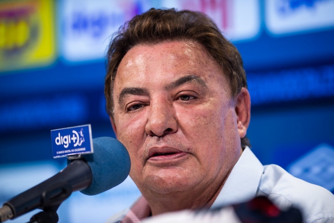 Após rebaixamento, Zezé Perrella deixa comando do futebol do Cruzeiro