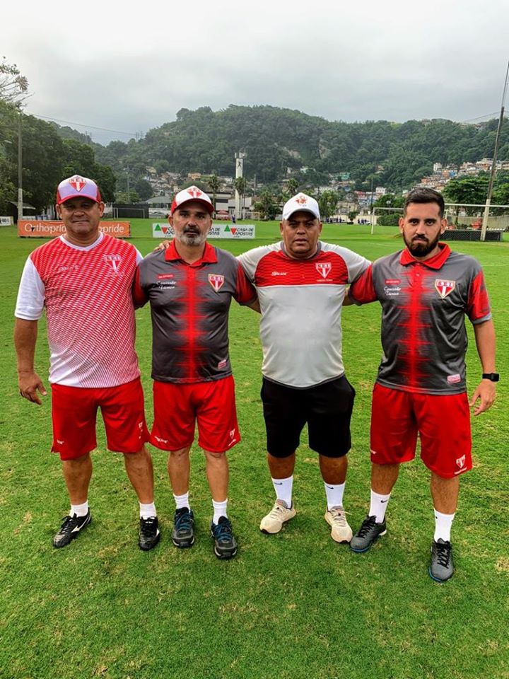 Com modelo de jogo europeu, Eduardo Clara conquista bons resultados antes da Copinha