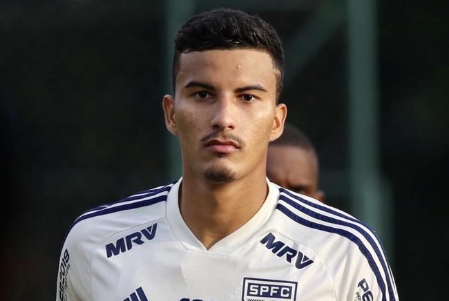 Paulistão: Bragantino chega a acordo e deve anunciar zagueiro do São Paulo