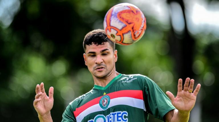 Vice-campeão da Sul-Americana com a Ponte, zagueiro Ferron acerta com clube catarinense