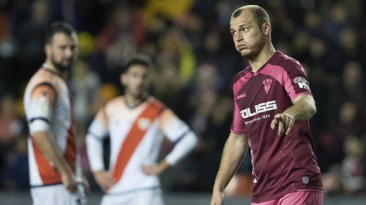 ESPANHOL: Jogo do Rayo Vallecano é suspenso na Espanha por insultos a ucraniano: ‘Nazista’