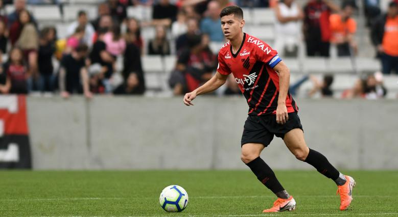 Athletico quer artilheiro da Série B e poderá ceder volante ao Grêmio