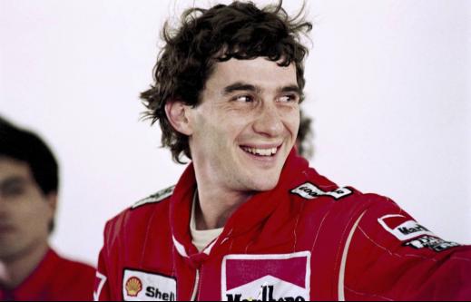 Senna é homenageado em São Paulo com estátua gigante no Parque Ecológico do Tietê