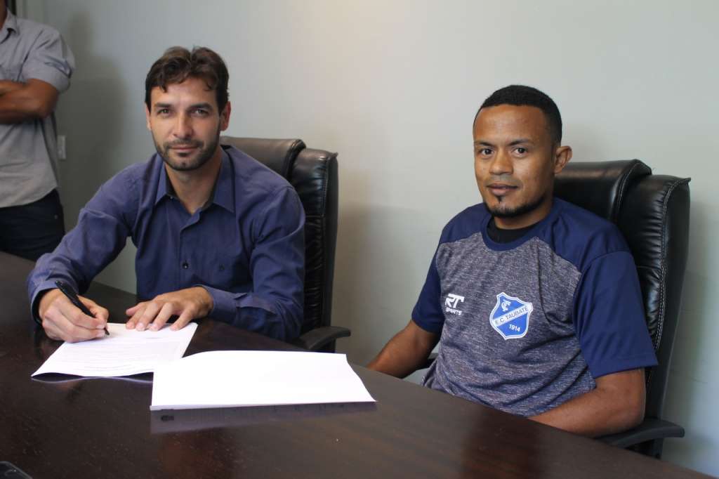 Meia Chumbinho assina com o Taubaté para disputa da Série A2 (Foto: Caíque Toledo / EC Taubaté)