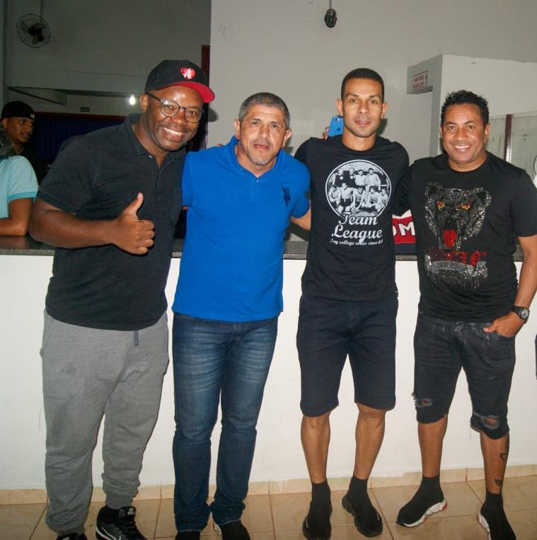 Em show de solidariedade, Carlos Dias celebra sucesso do ‘Futebol Amor ao Próximo’